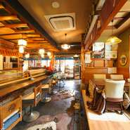 広々とした店内にはお客様のシーンに合わせた席やお部屋をご用意しており、少人数から大人数、気軽な宴会から大切なおもてなしまで幅広く対応いたします。お気軽にご相談ください。