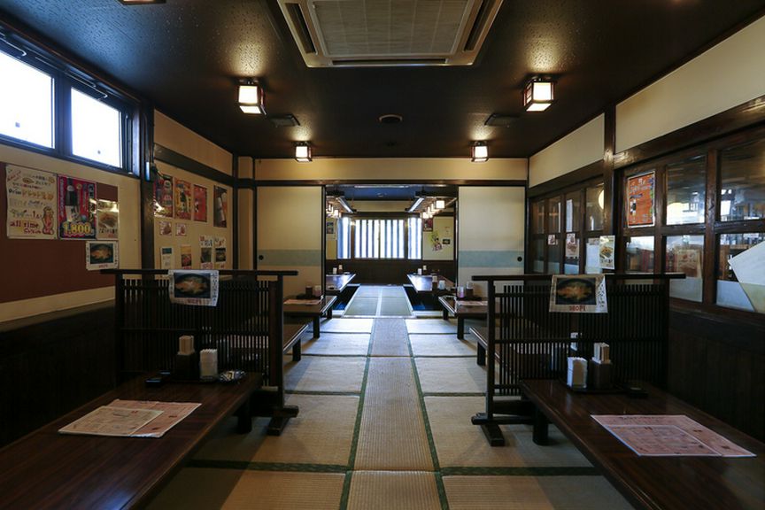 料理を囲みつつ県内外の交流の場として活用してください