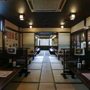 居酒屋ゆんたくは地元の方に愛されている居酒屋です。大小宴会大歓迎！　近海魚をはじめ新鮮な食材と美味しいお酒であっというまに夜が更けます。健康食としても知られる沖縄料理。ぜひたっぷり味わってください。