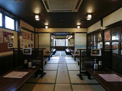 料理を囲みつつ県内外の交流の場として活用してください