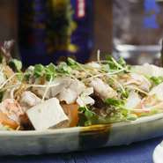 島豆腐はサラダにしてもおいしい！　豚肉とともに沖縄の長寿を支える食材です。