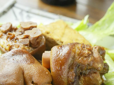 自慢の一皿『テビチ（豚足）』