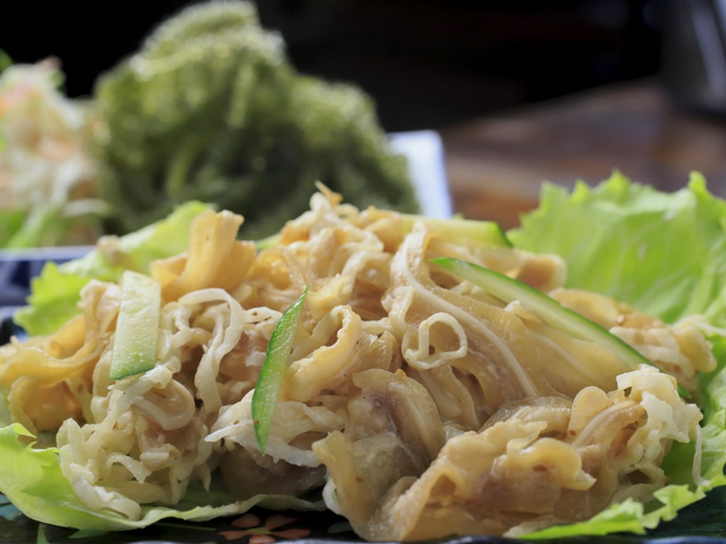 沖縄の家庭料理を召し上がれ