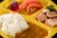 お子様カレー/自家製ソーセージ/トマト/ゼリー
+165円(税込)でバニラアイスつけられます♪