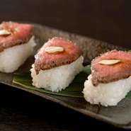 ローストビーフ握り1貫　264円