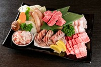 厚切りとろタン/たらふく和牛カルビ/和牛特選ヒレ/豚トロ/若鶏/自家製ソーセージ/焼き野菜/チョレギサラダ