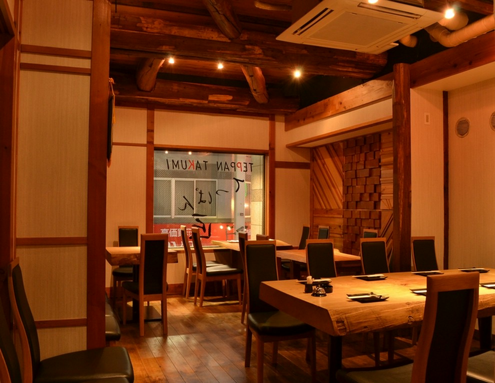 温もり溢れる雰囲気の店内