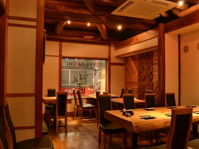 温もり溢れる雰囲気の店内