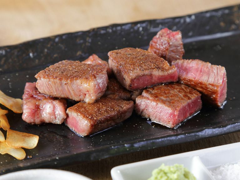 肉質が柔らかく、さっぱりした味わいの『特選宮崎牛A5ヒレ』100g