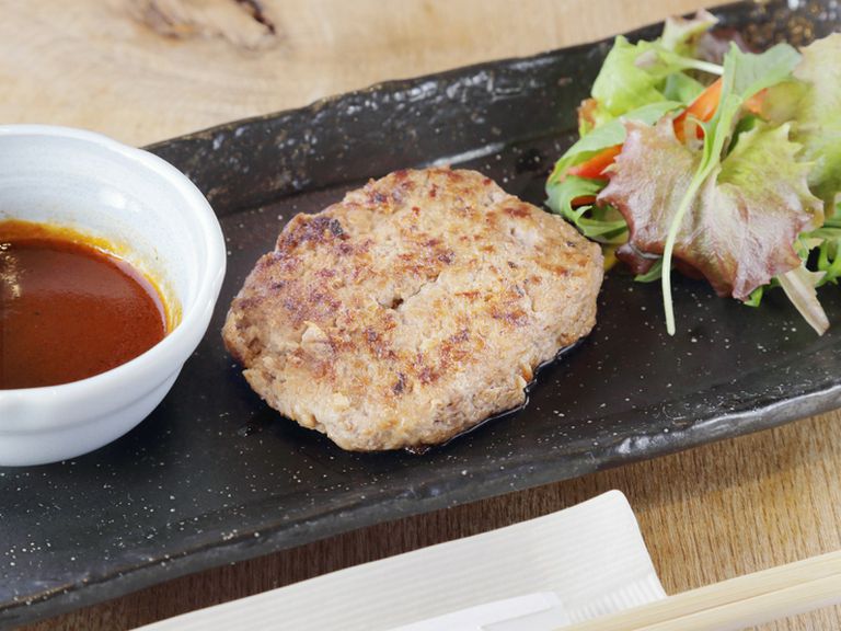 本格的な味を楽しめる『特選ハンバーグ』