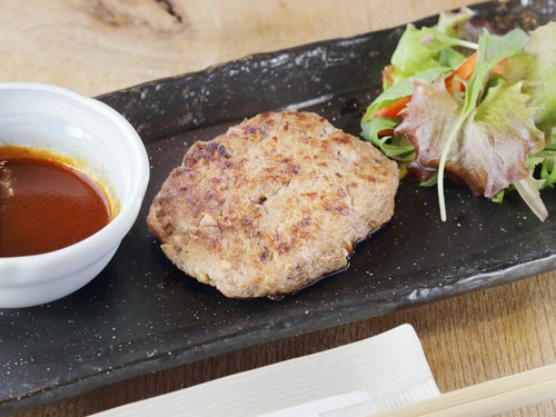 本格的な味を楽しめる『特選ハンバーグ』