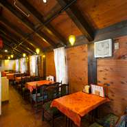 インドから仕入れたスパイスを使い、本場の熟練シェフがつくるカレーが自慢です。オススメは２時間の飲み放題、食べ放題コース★