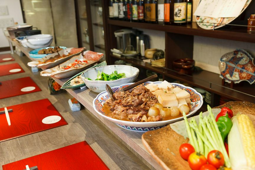 季節の旬の美味しさを味わえるおばんざいが勢ぞろい