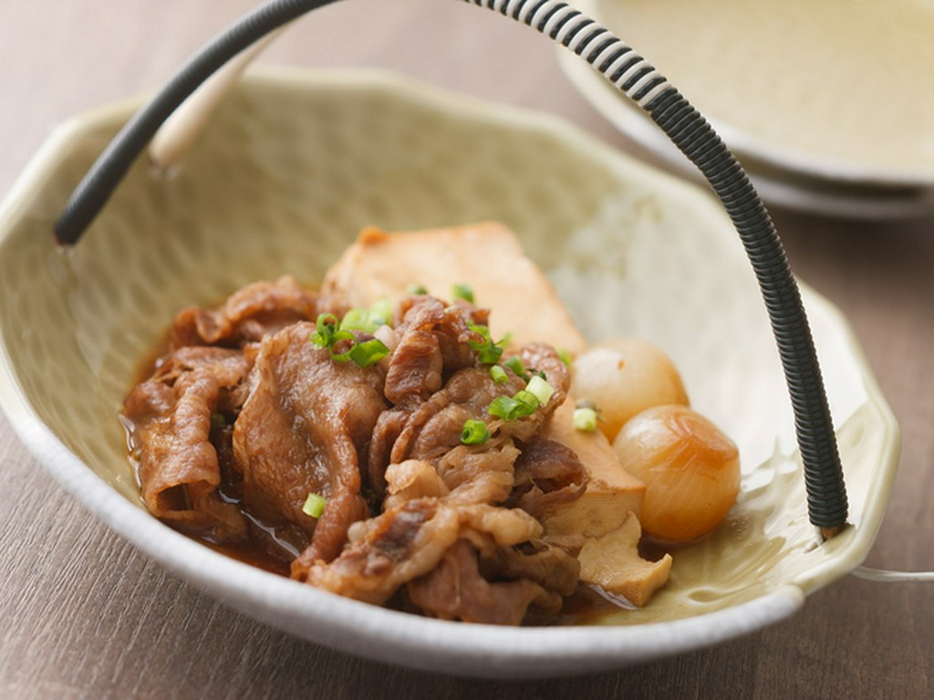 実山椒のピリッとした後味が決め手の『肉豆腐』