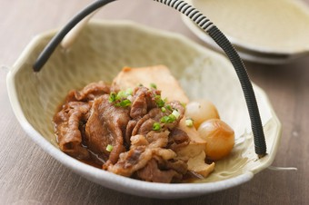 実山椒のピリッとした後味が決め手の『肉豆腐』