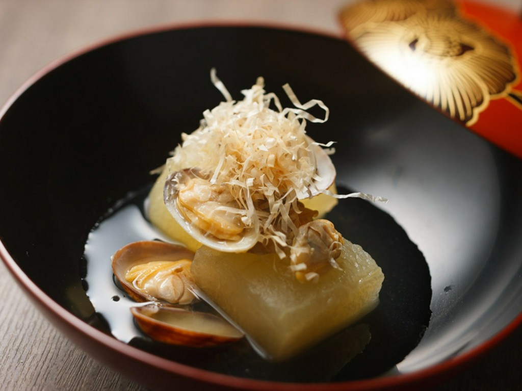 たっぷりの出汁が効いた『冬瓜とあさりの炊き合わせ』