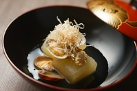 たっぷりの出汁が効いた『冬瓜とあさりの炊き合わせ』