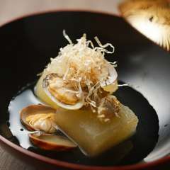 たっぷりの出汁が効いた『冬瓜とあさりの炊き合わせ』