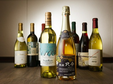 つくり手にもこだわった『ワイン』は常時10種類以上の品揃え