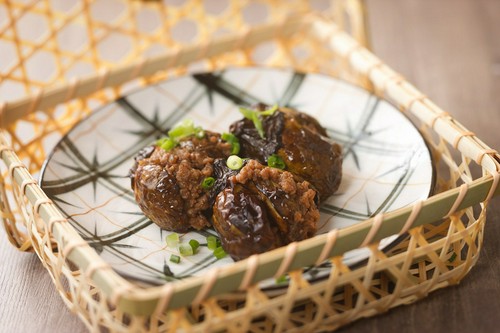 ひと口で肉汁と茄子の旨みを堪能！　『小茄子の肉詰め』