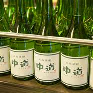 主人が選びぬいたお酒はくせがなく、香りも素晴らしい芋焼酎。鹿児島の蔵元がつくっている希少なものを提供してもらっており、市販はされていないそう。