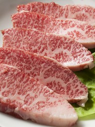 驚くほど美しいサシが入った『上ロース（カイノミ）』