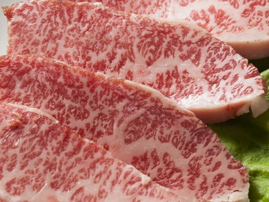 驚くほど美しいサシが入った『上ロース』