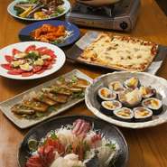 100種類以上のドリンクが選べる二時間飲み放題と八品のお料理がついた宴会コース（4400円～、四名より要予約）。鍋あり、新鮮なお刺身あり、洋食ありです。温かい鍋がついており、忘年会などにもオススメです。