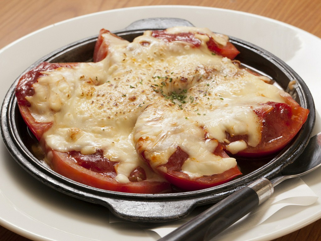 トマトの酸味と濃厚なチーズが絶妙の『トマトチーズ焼』