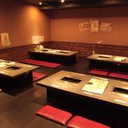 地下お座敷、30名様までご予約可能です！

飲み放題付きのお得なおまかせコースご用意しております！
その他、食べ飲み放題4000円（税別）～6000円（税別）までご用意しています。

 