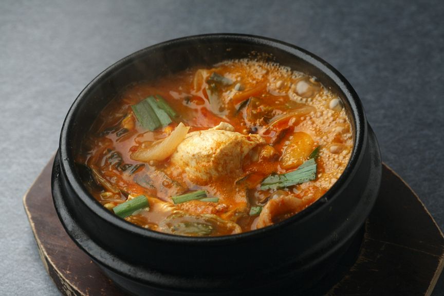 辛さの中に確かな旨味、食欲増進の『スンドゥプチゲ』