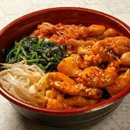 通常：870円／ご飯大盛：970円／肉大盛：1020円／両方大盛：1120円