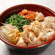 通常：820円／ご飯大盛：920円／肉大盛：970円／両方大盛：1070円