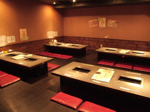 間取りはゆったり、全60席の店内