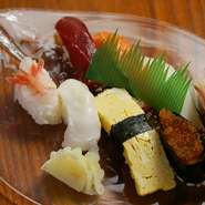 赤身、サーモン、いか、〆サバ、甘えび、水たこ、玉子、とびっこ　　全８貫
