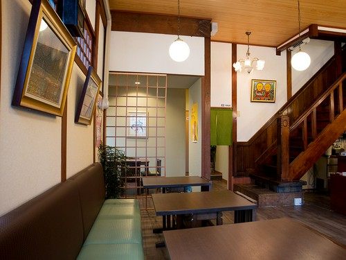 歴史感じる木造建築の店内…落ち着いた雰囲気でお食事をどうぞ