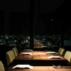 東大阪の夜景を一望する、ロマンチックな演出