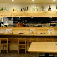 仕事帰りにひとりでふらりと立ち寄り、お疲れ様の一杯を。周りを気にせずくつろげるカウンター席で、自慢の料理を味わいながらまったりと、癒しのひとときをどうぞ。