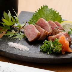 極上の味わいを堪能！　『特選　霜降り牛の炙り』