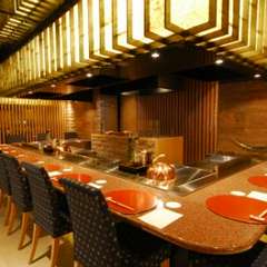 「迫力」のあるカウンター席はデートにも人気です。