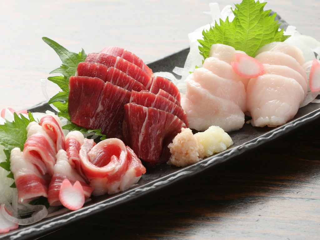 馬刺しの珍しい部位を味わえる『得々　三種盛り』