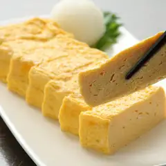 ふんわり熱々の出汁巻き玉子は、優しい味でご提供しています