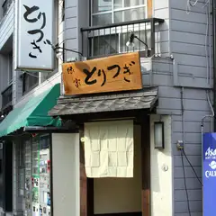住宅街の中、見通しの良い角地に建つお店です