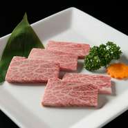 醐醍開店以来の看板メニュー。三角、ざぶとん、みすじ、特上タン、和牛ハラミの豪華盛り合わせです。大変貴重な部位で、やわらかさ、味、共に最高級！ぜひご賞味ください。