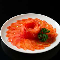 美しい盛り付けで目にも鮮やか『トマトサラダ』