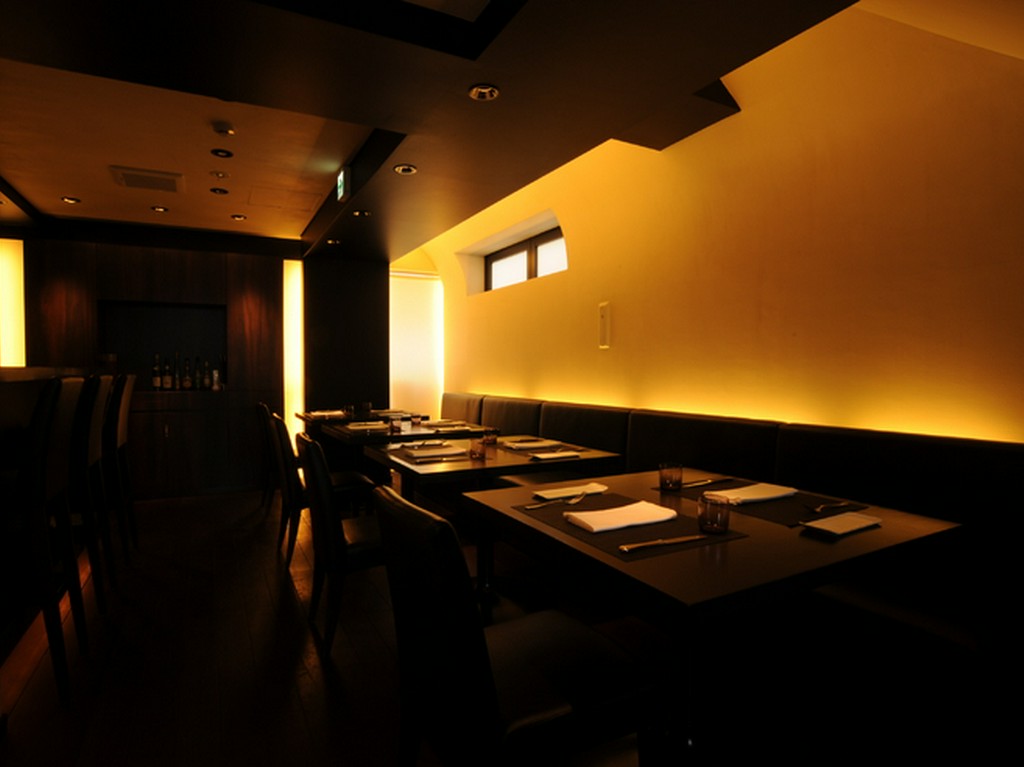 質感にこだわったモノトーンの大人空間