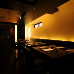 質感にこだわったモノトーンの大人空間