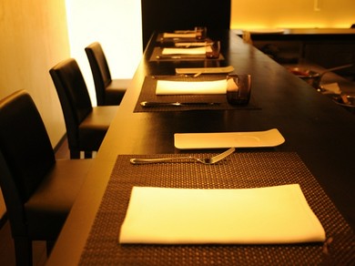 ゆったりと食事を楽しむ大人のデートに最適です