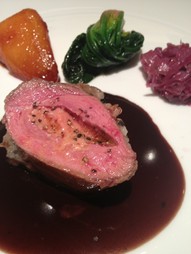 季節のスペシャリテを並べたフルコース