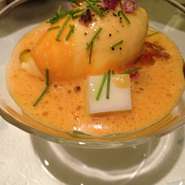 スペシャリテ、新タマネギと生雲丹のパルフェ